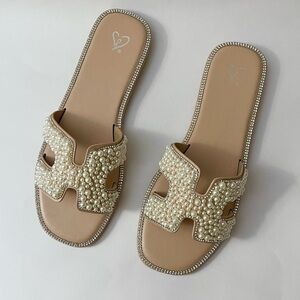 Windsor Women Faux Pearl and Rhinestone Flat Sandals Nude Color NWB Size 7.5